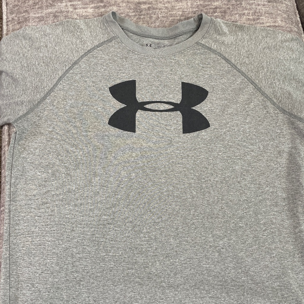 Boys under armour tshirt